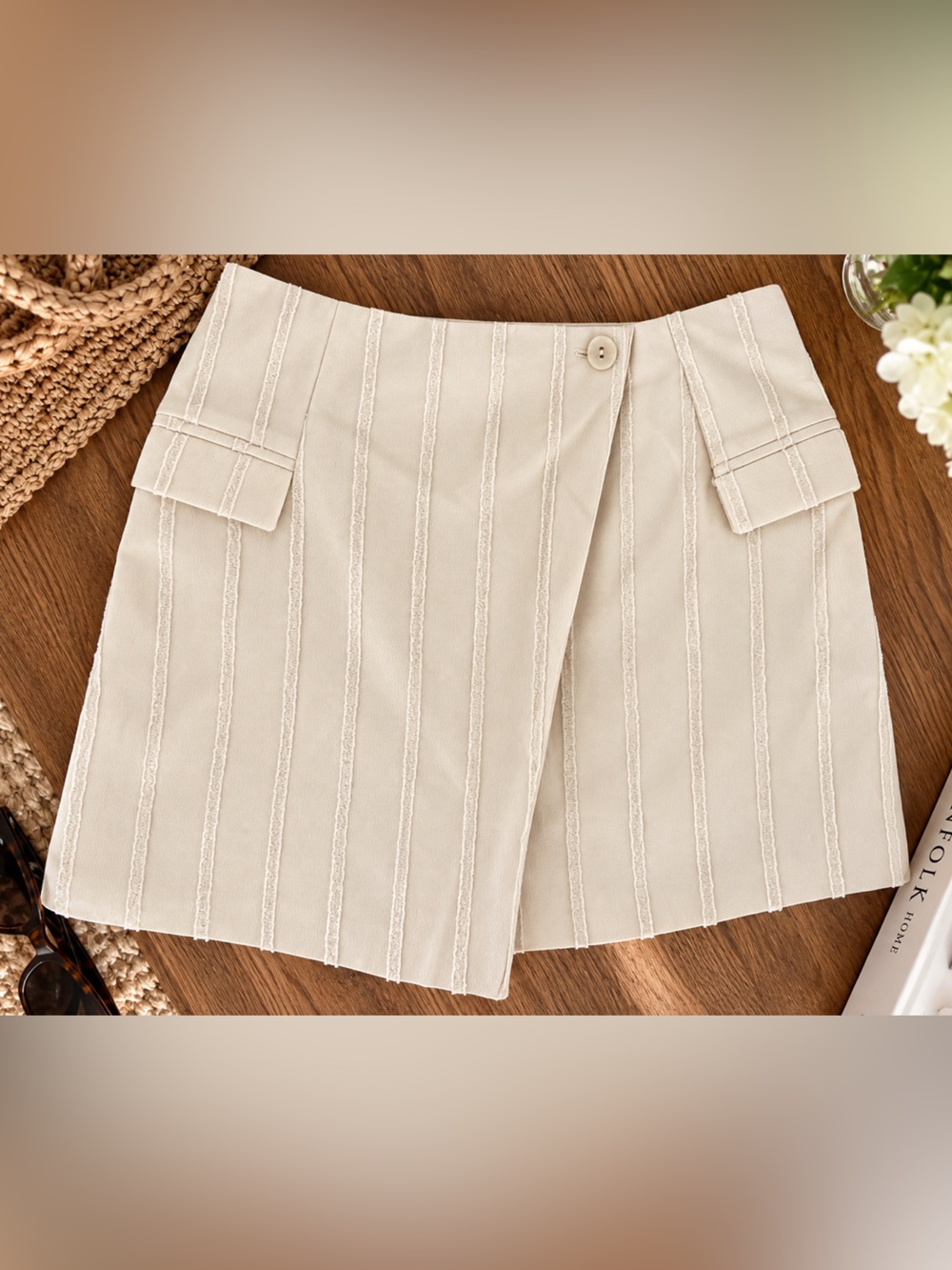 H&M Cream Pinstripe Mini Skirt Size 6